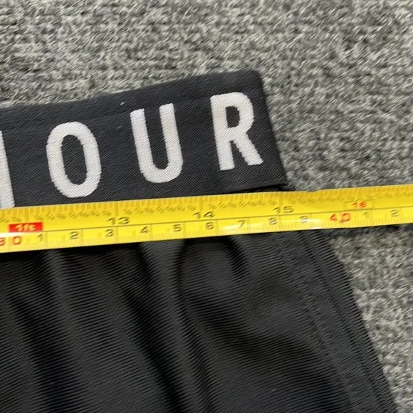 Under Armour lot of two loose fit heatgear shorts like new condition Sz large - Picture 6 of 8